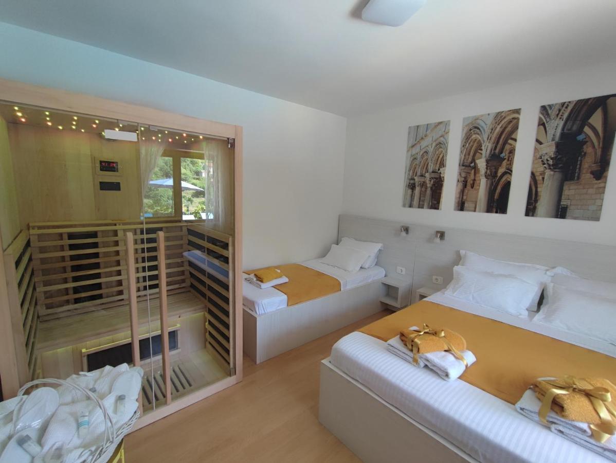 Villa Ivona With Swimming Pool And Jacuzzi Oslje Bagian luar foto