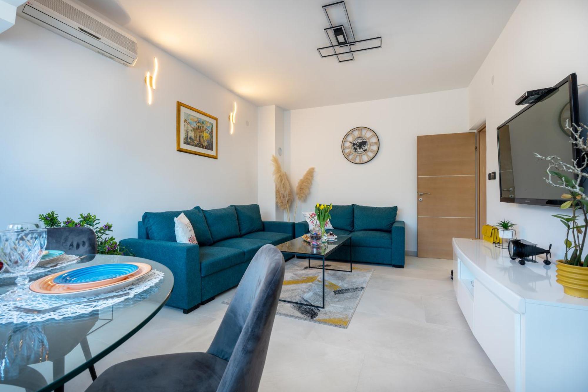 Villa Ivona With Swimming Pool And Jacuzzi Oslje Bagian luar foto
