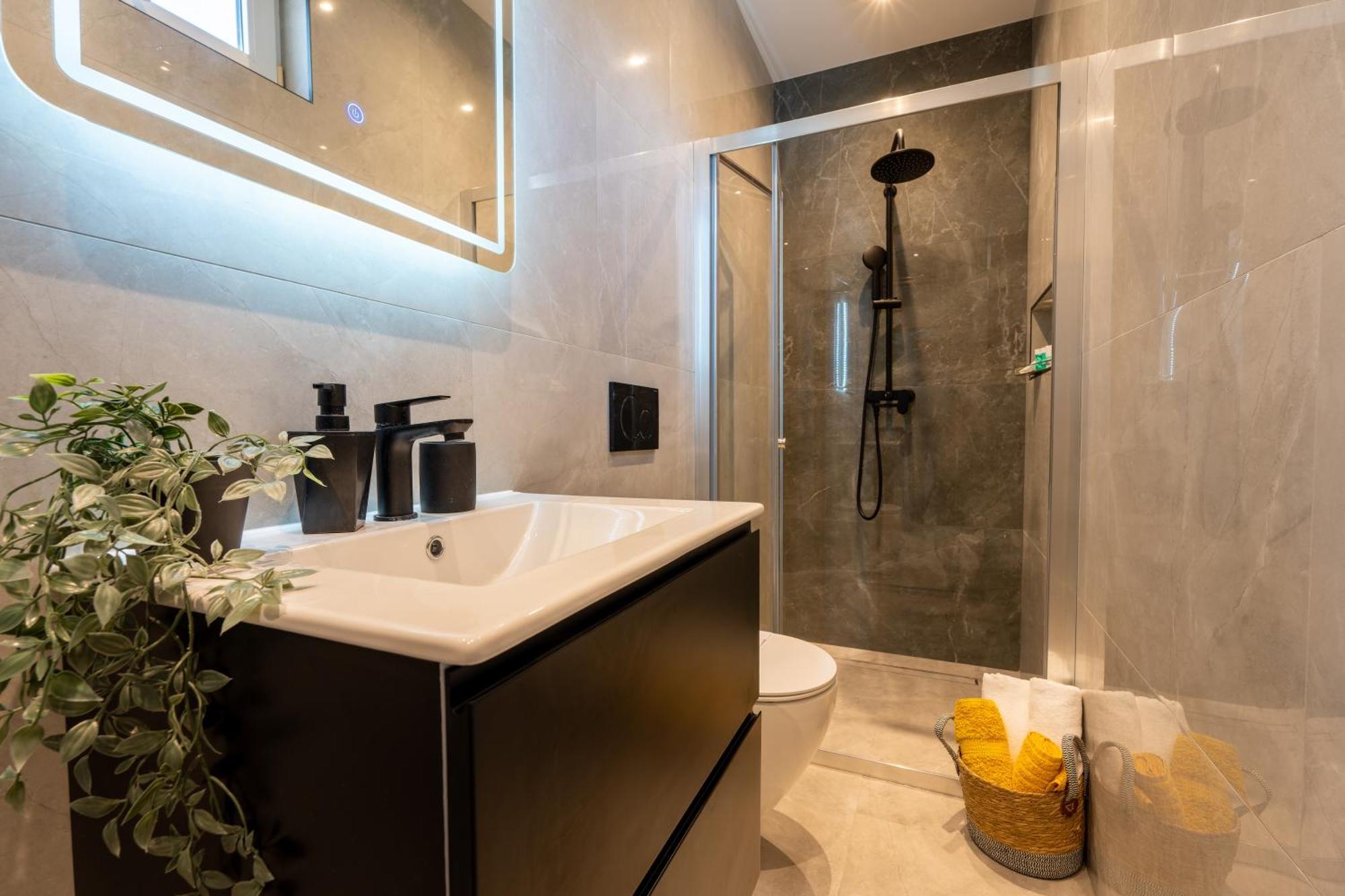 Villa Ivona With Swimming Pool And Jacuzzi Oslje Bagian luar foto