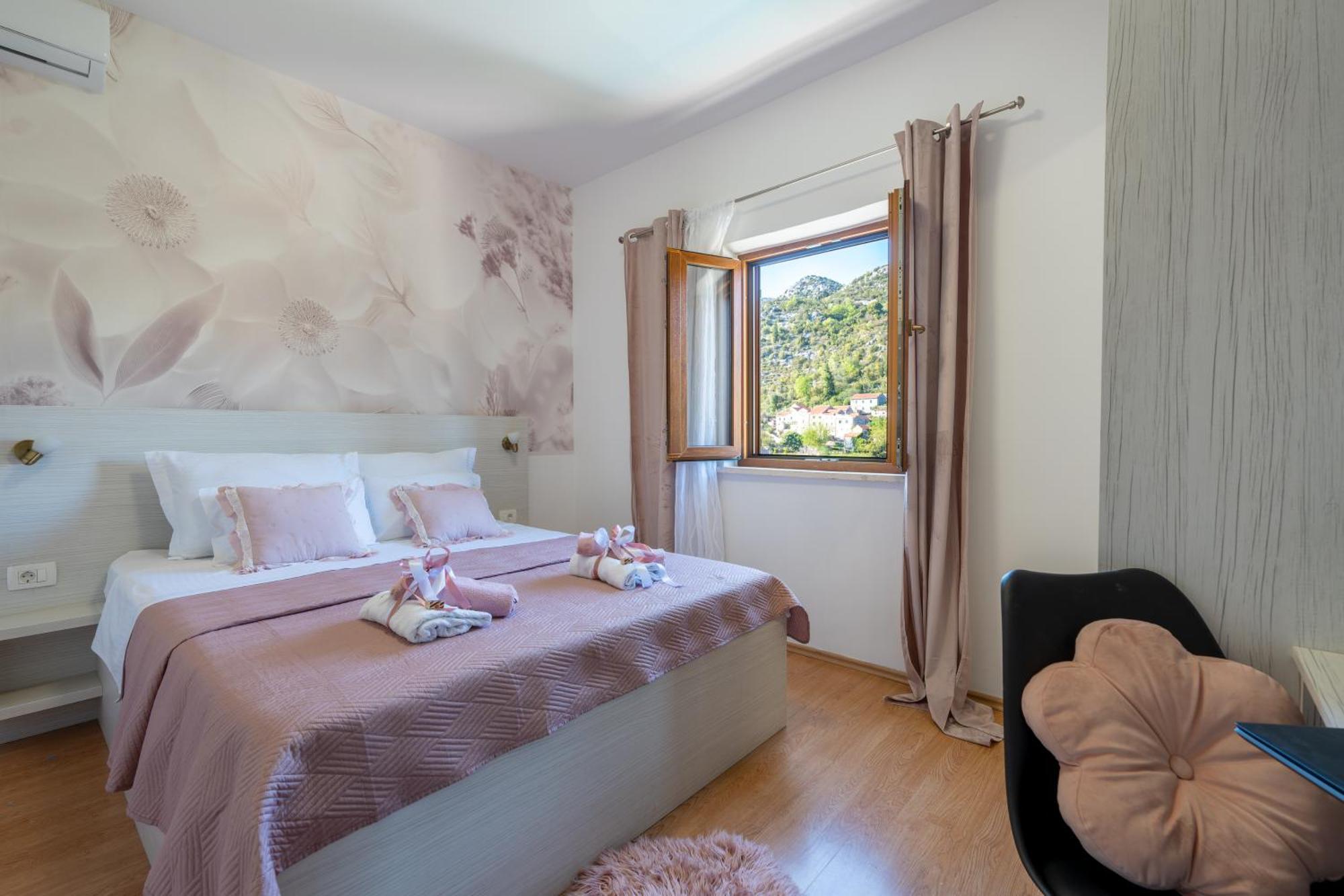 Villa Ivona With Swimming Pool And Jacuzzi Oslje Bagian luar foto