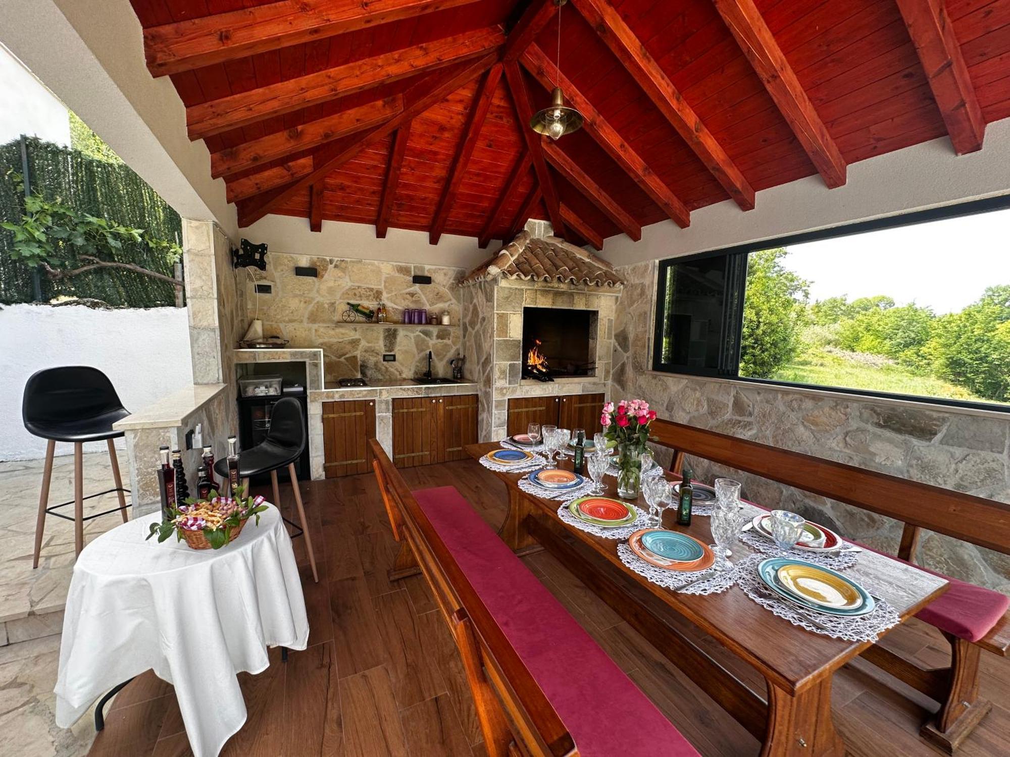 Villa Ivona With Swimming Pool And Jacuzzi Oslje Bagian luar foto