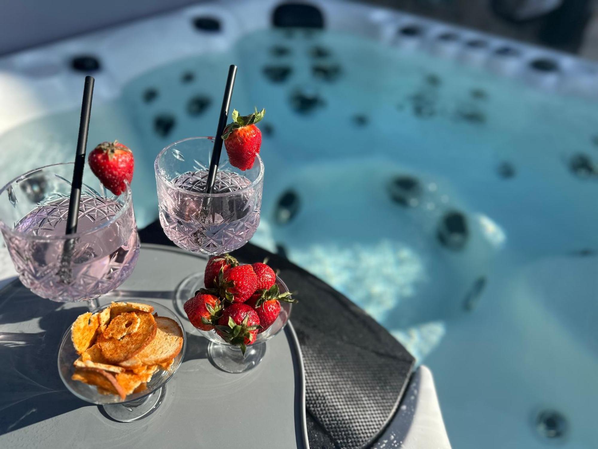 Villa Ivona With Swimming Pool And Jacuzzi Oslje Bagian luar foto