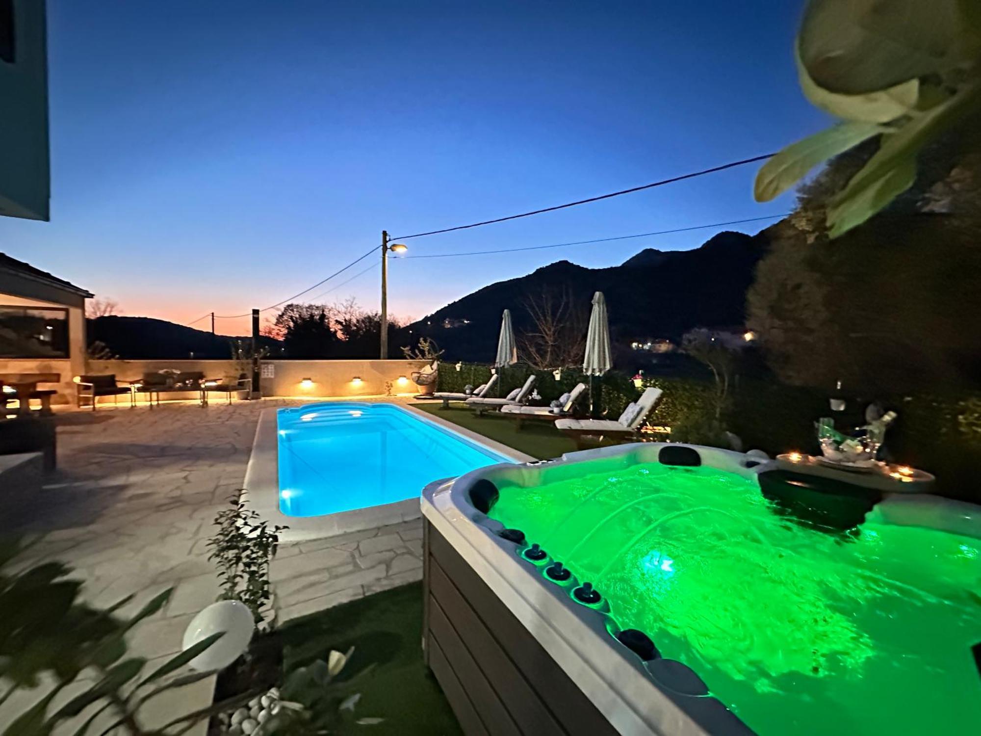 Villa Ivona With Swimming Pool And Jacuzzi Oslje Bagian luar foto